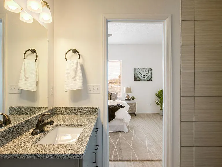 1024 Lead Ave SW #D — Photo 3
