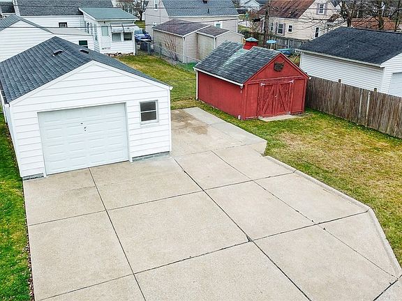 3rd image of 2585 26th St