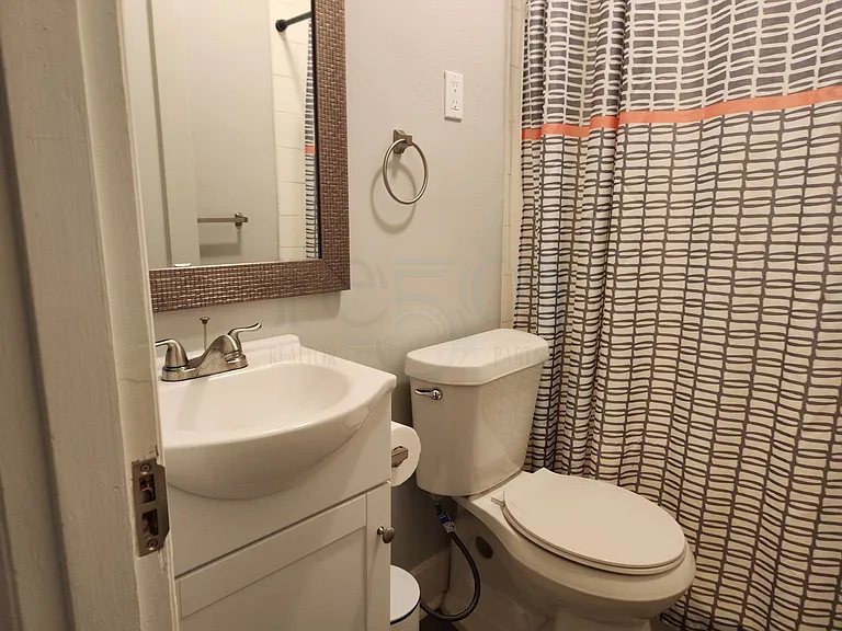 300 S Valentine St #4 — Photo 18
