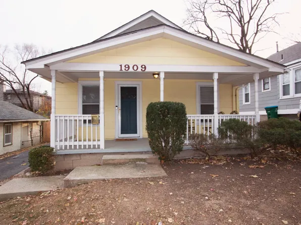 1909 W 47th Ter, Westwood, KS 66205