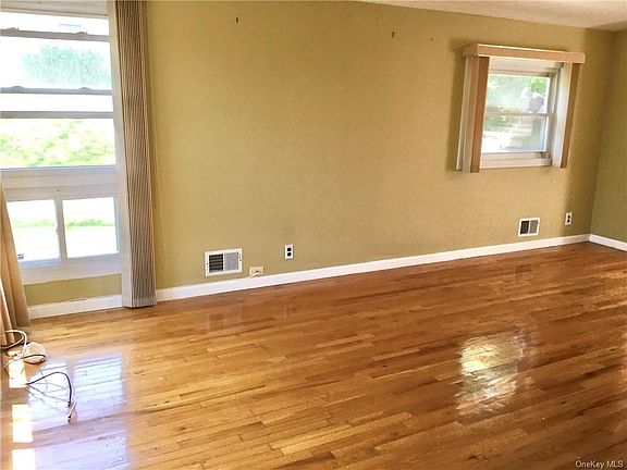 4th image of 14 Chester Ave
