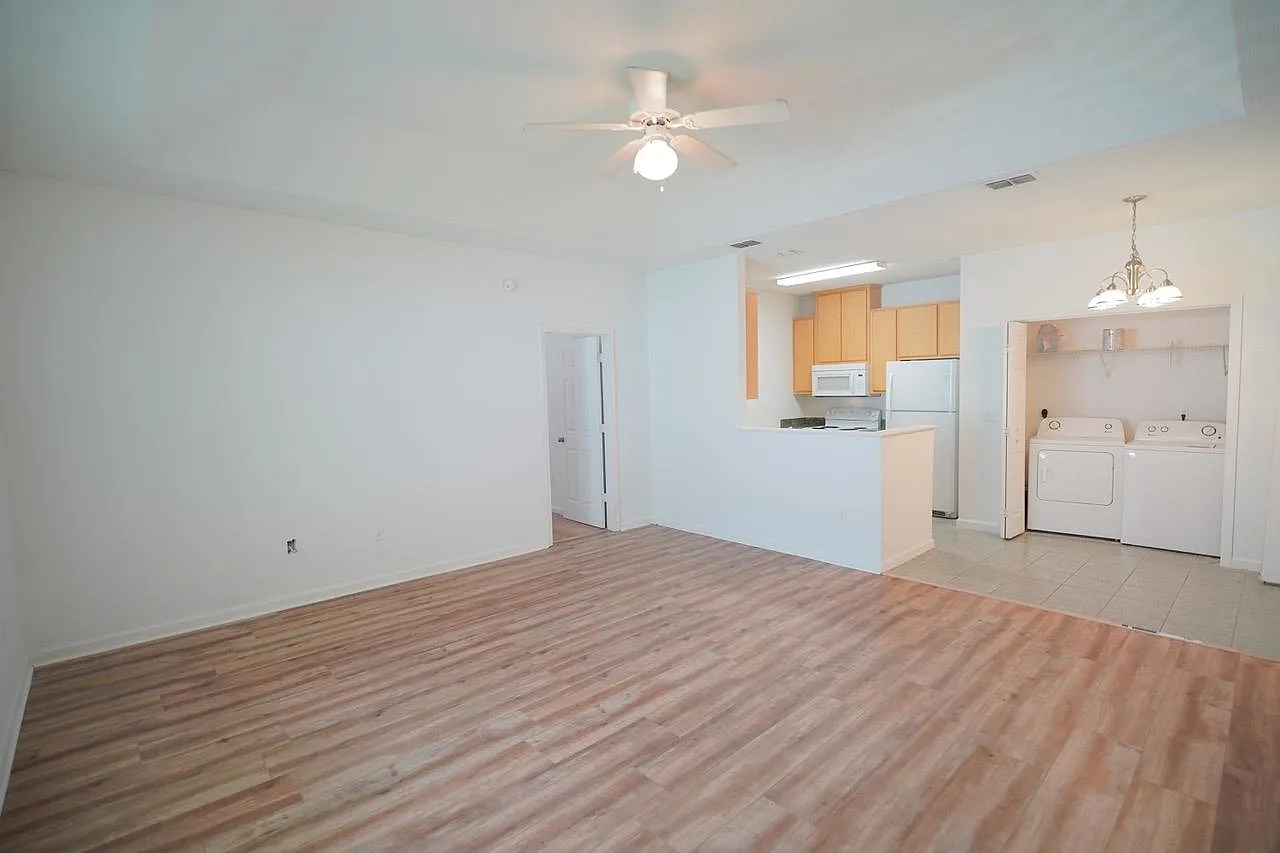 3 bed, 1242 sqft, $1,500 — Photo 2