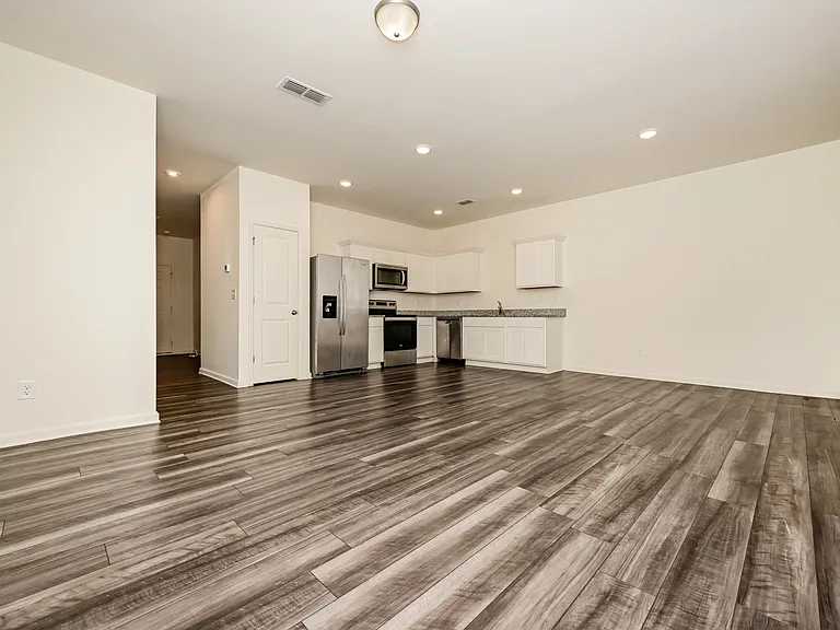 108 Swindon Dr — Photo 3