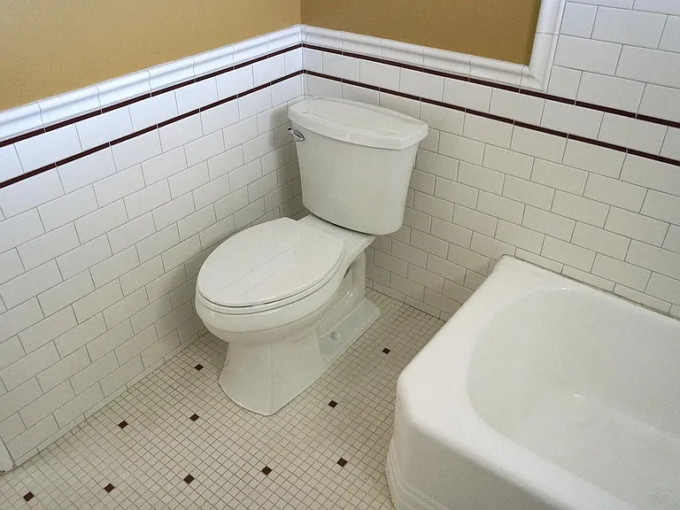 Upstairs full bathroom