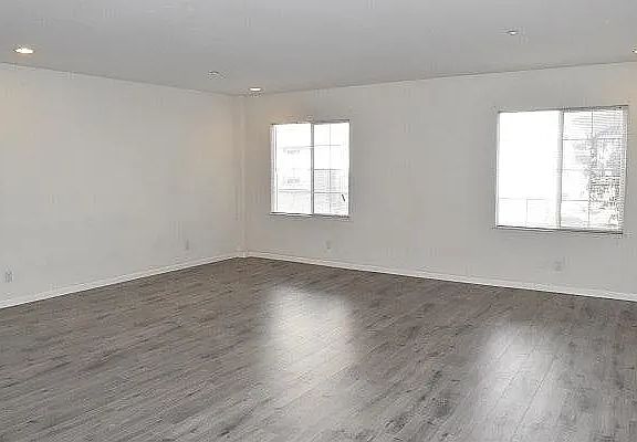 5th image of 372 Adeline Ave