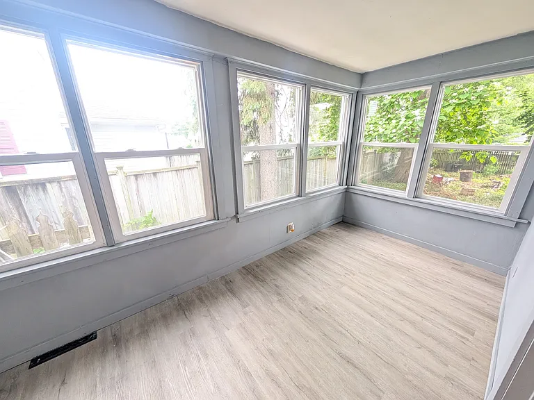 420 W Pleasant St — Photo 5