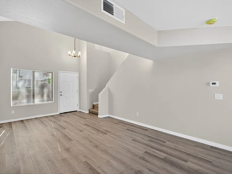 3624 N 106th Ln — Photo 5