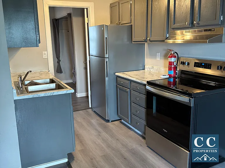 525 S College St #B — Photo 6