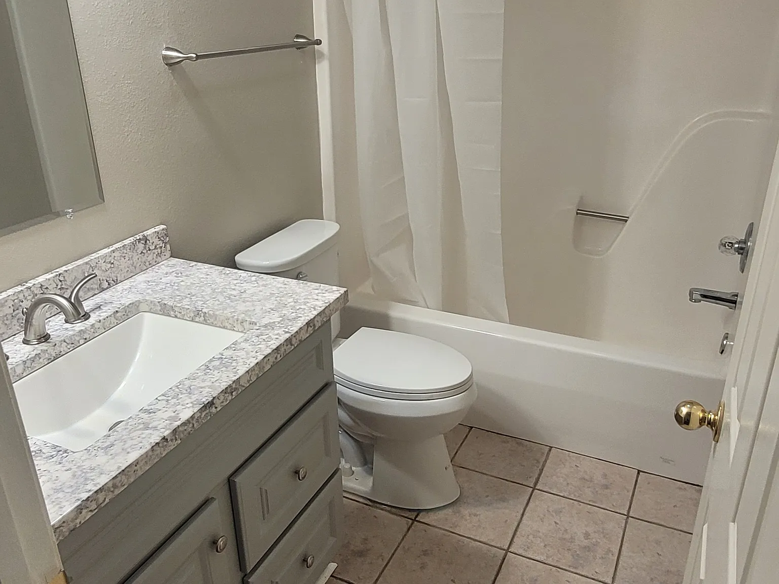 3 bed, 1250 sqft, $1,800 — Photo 3