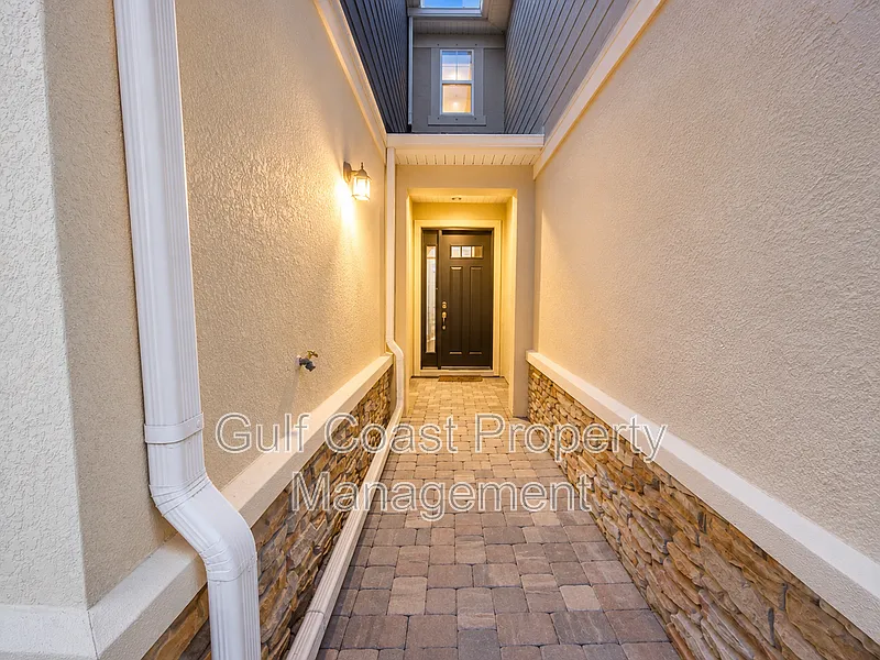 3 bed, 2.5 bath, 1512 sqft, $2,299 — Photo 2