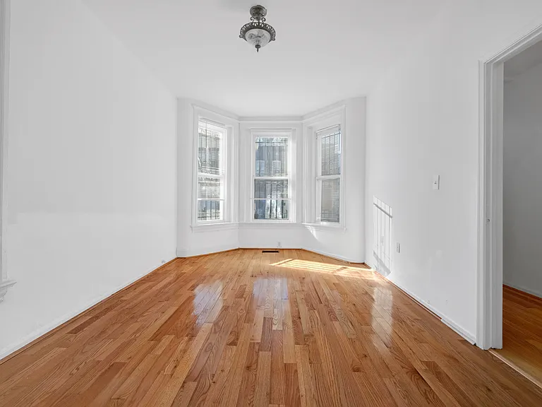 739 Morton St NW — Photo 1