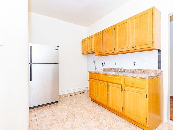 5th image of 49 Clarkson Ave APT 4E