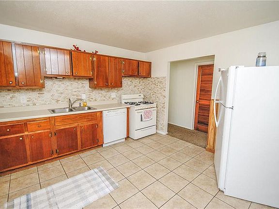4th image of 3677 Beaumont Dr