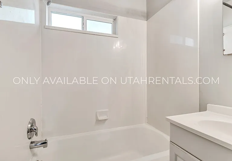 511 N 100 W #8 — Photo 9