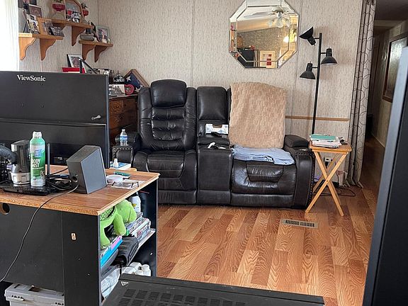 4th image of 1725 Cook Road