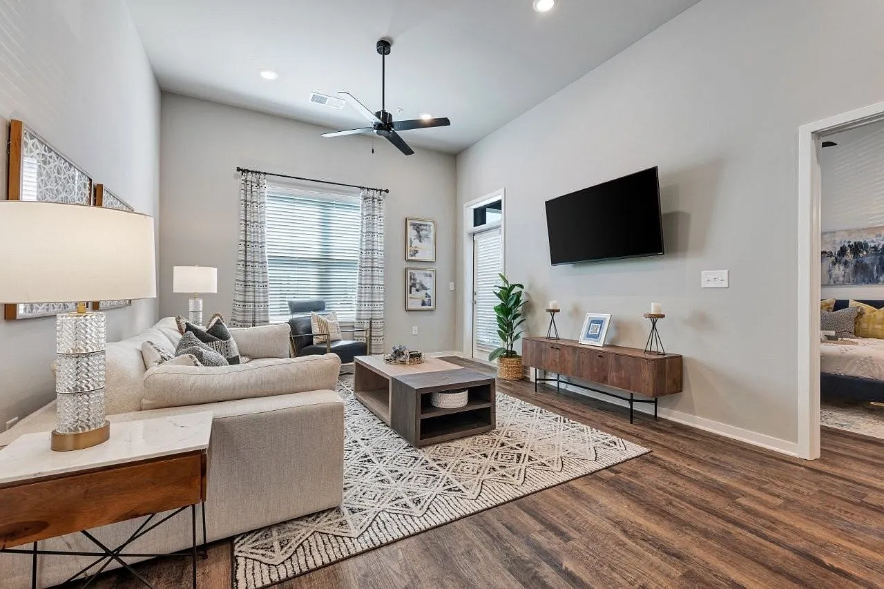 Avenue64 Apartments — Photo 4