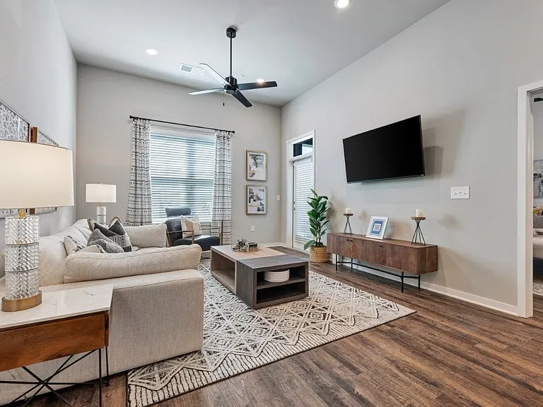 Avenue64 Apartments — Photo 4