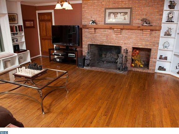 2nd image of 1006 Thaxten Ln