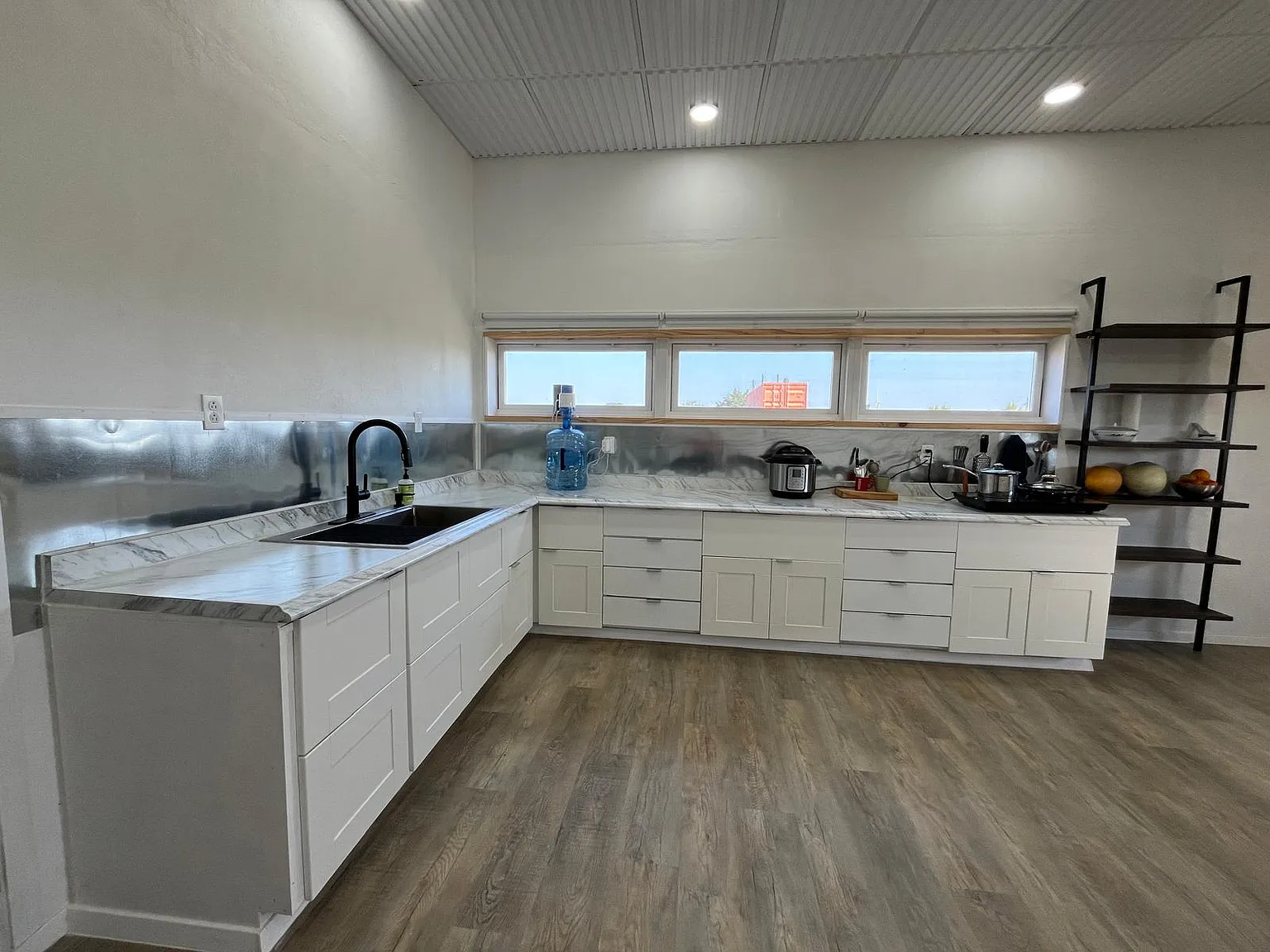 Studio Barndominium — Photo 3