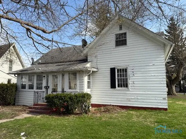 319 W High St, Hicksville, OH 43526