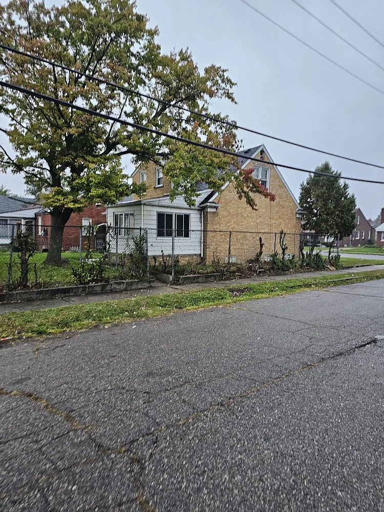 4 bed, 1300 sqft, $1,500 — Photo 2