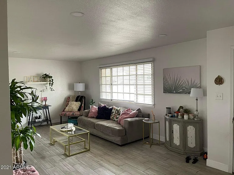 1131 E Marigold Ln — Photo 20