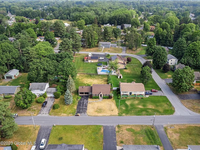 3rd image of 7 Elmwood Drive