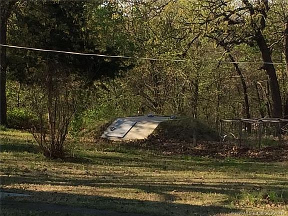 3rd image of 17551 W Ozark Trl
