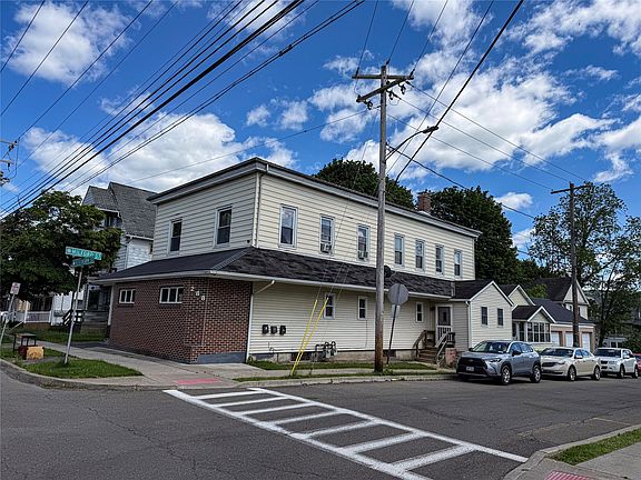 3rd image of 288 Robinson St