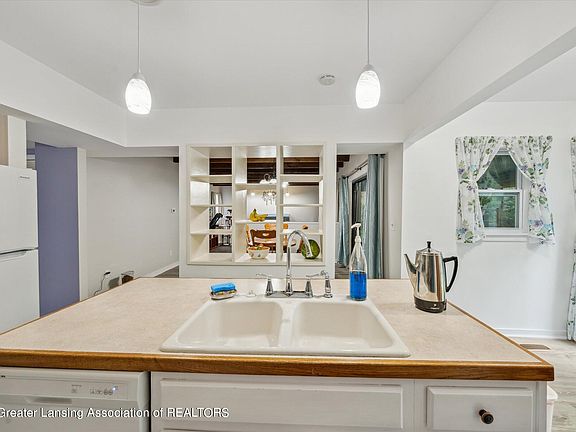 5th image of 1192 Buckingham Rd