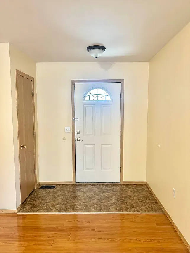 3 bed, 1351 sqft, $1,525 — Photo 3