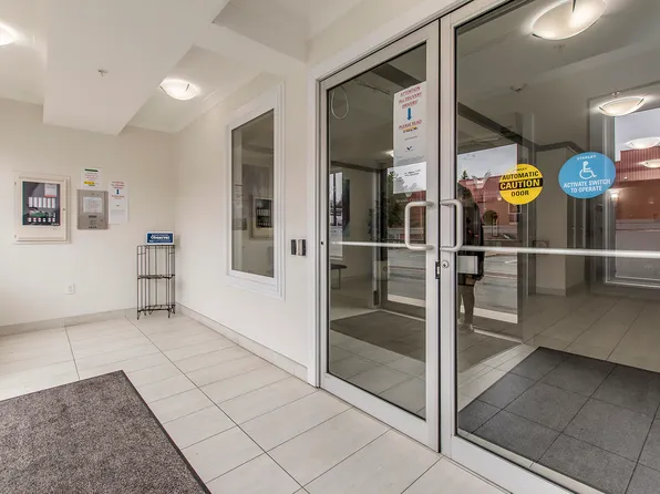 Victoria Crossing Apartments