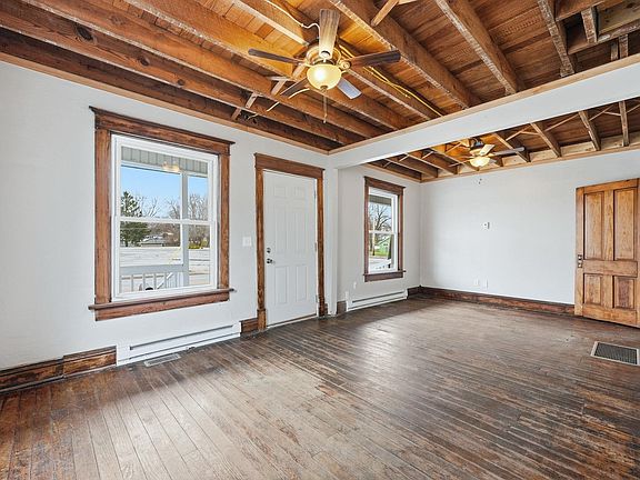 4th image of 202 E Whitley St