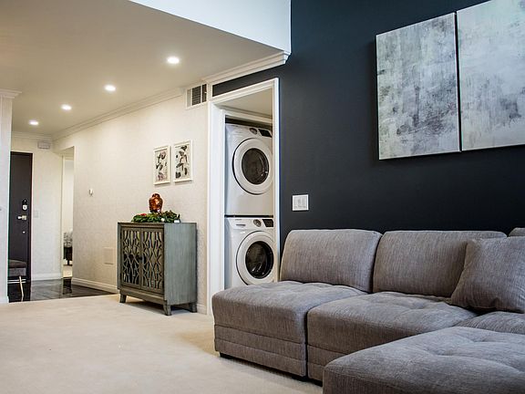 5th image of 5540 Owensmouth Ave APT 303