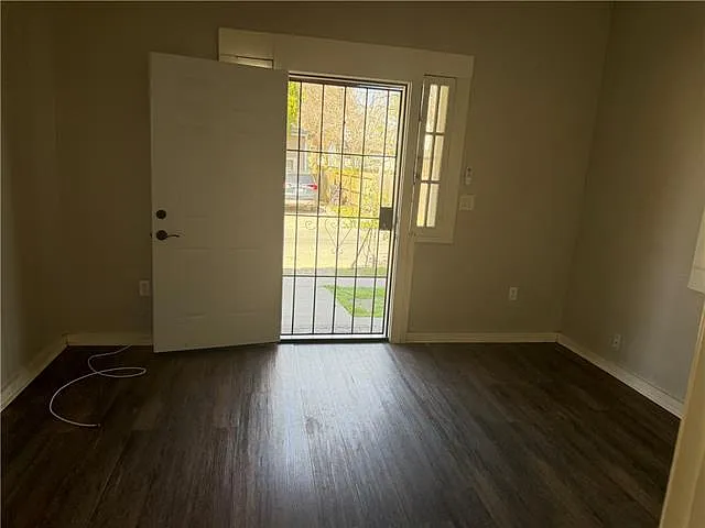 5450-52 Burgundy St — Photo 5