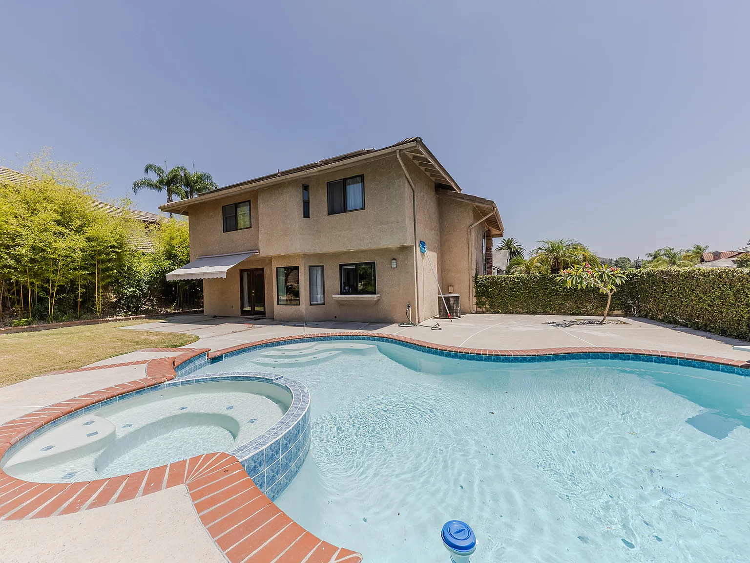 4 bed, 2.5 bath, 2084 sqft, $8,900 — Photo 2