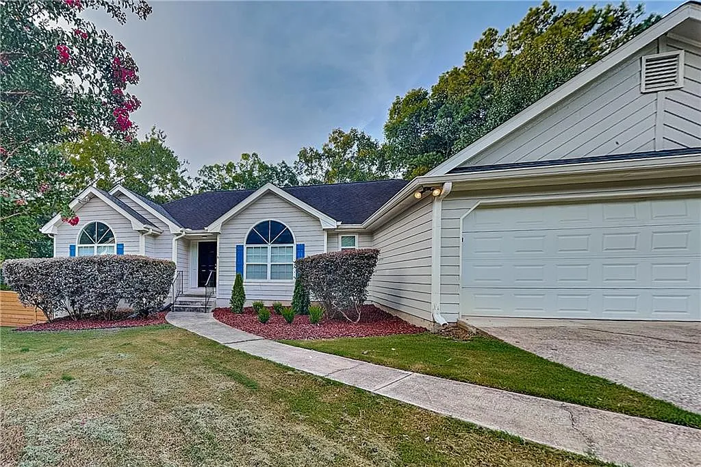 4 bed, 2.0 bath, 2131 sqft, $2,275 — Photo 1