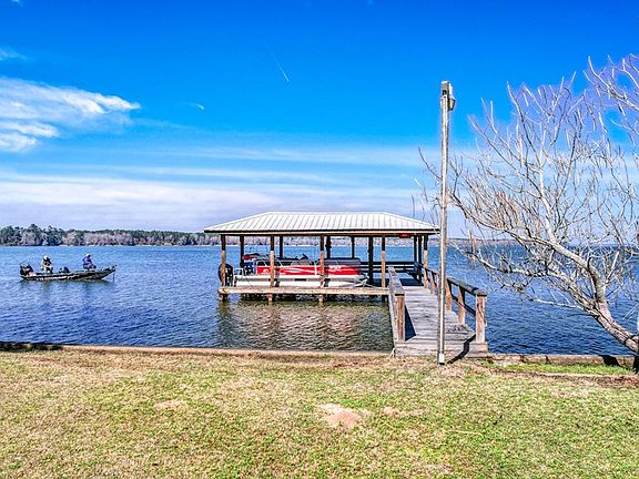 2nd image of 508 Lakeshore Dr