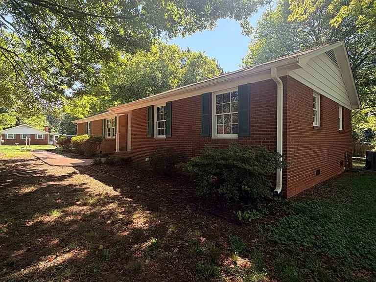 5701 Cates Dr — Photo 4