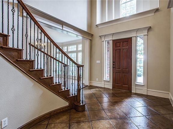 5th image of 710 Lakeway Dr