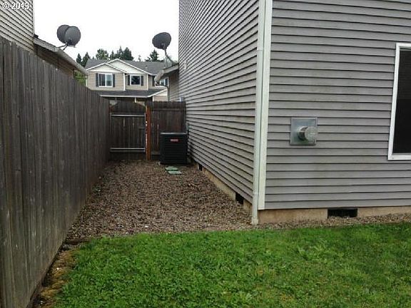 2nd image of 8716 NE 84th St