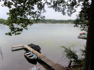 3148 Lakeshore Dr, Hillsdale, MI 49242