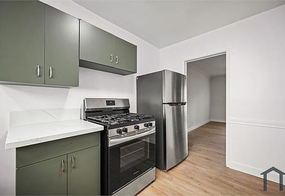 5th image of 1645 Courtney Ave APT 4