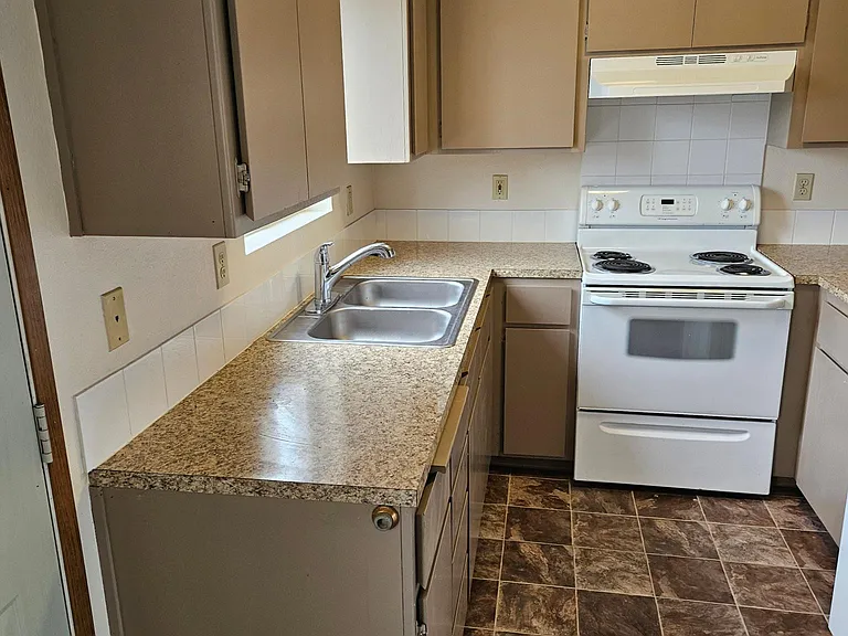 202 SE 3rd St #3 — Photo 6