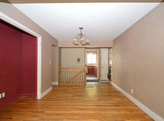 5th image of 454 E 23rd St