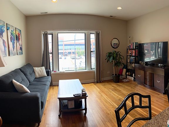 3rd image of 1811 N Clybourn Ave #2