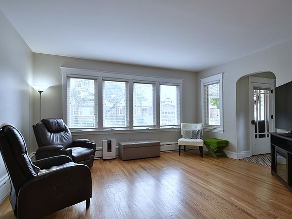 3rd image of 2914 N 77th Ave