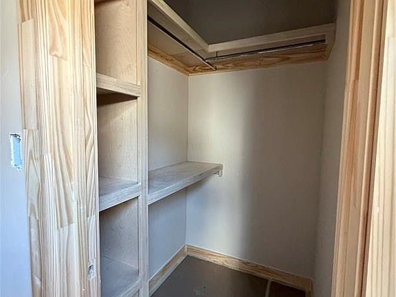 5th image of 6107 West St