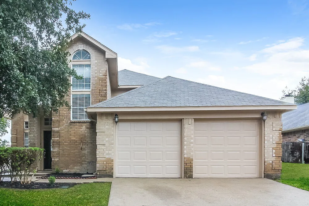 3 bed, 2.5 bath, 1638 sqft, $2,115 — Photo 1