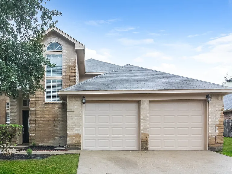 8440 Auburn Dr — Photo 1